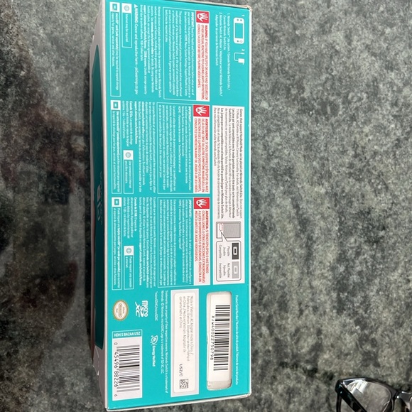 Nintendo Switch Lite in Turquoise - Picture 4 of 4